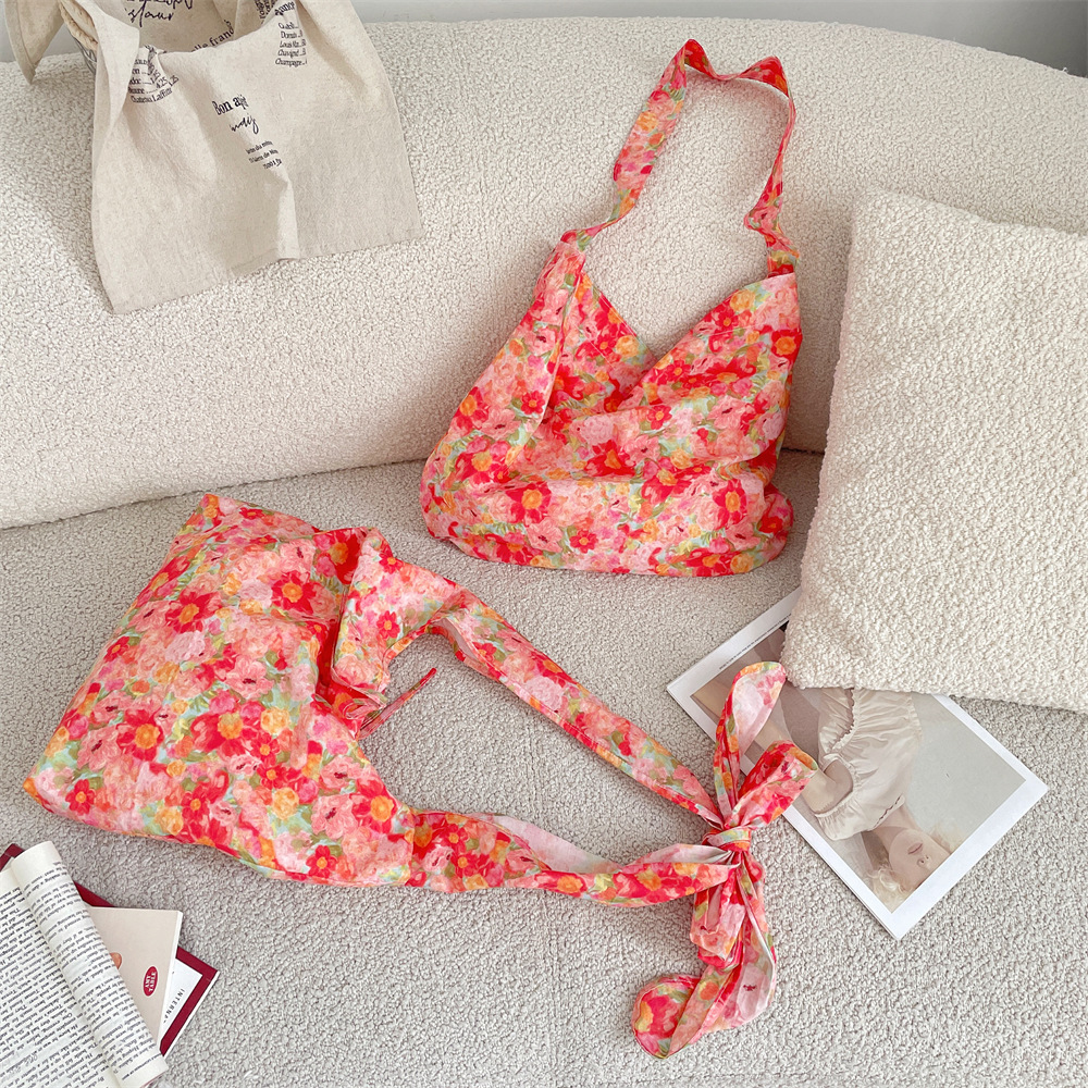 56172 Summer New Floral Print bag, romantic cloth bag, Korean-style thin shoulder bag, crossbody bag, student girls' bag Application Scenario