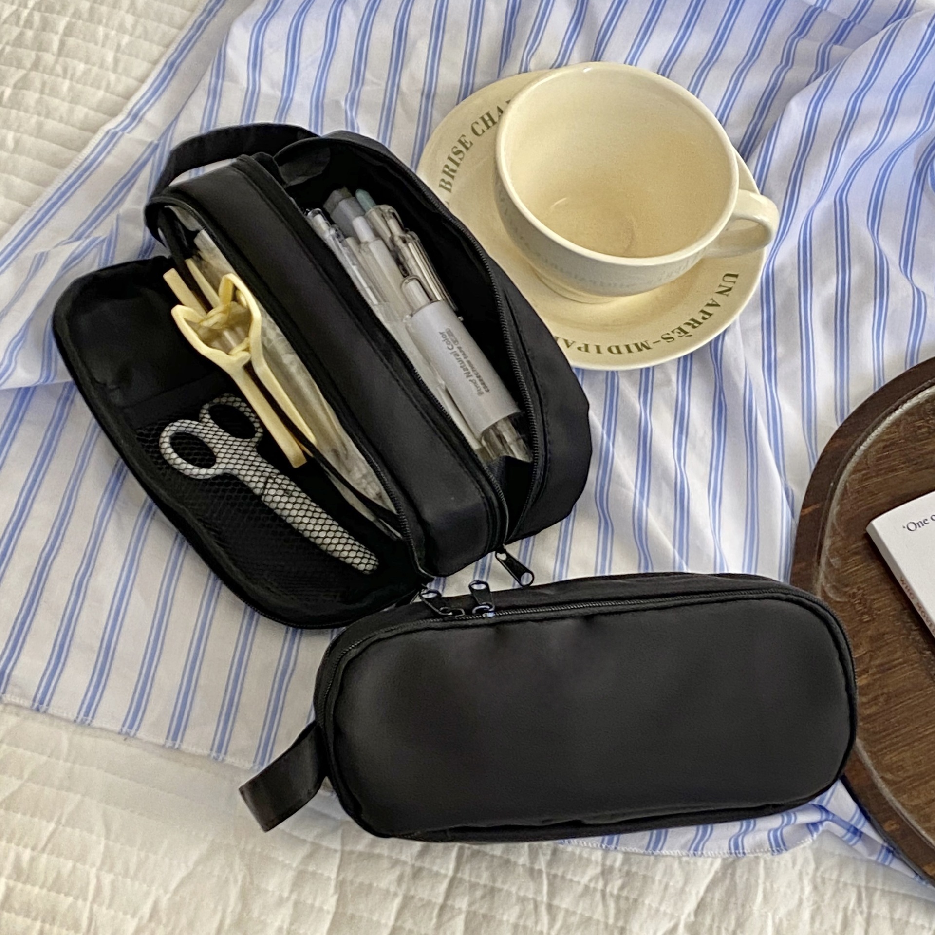 Korean solid color pen case, high-end black large-capacity multi-layer hand-held stationery bag, multi-functional portable three-dimensional pencil case Application Scenario