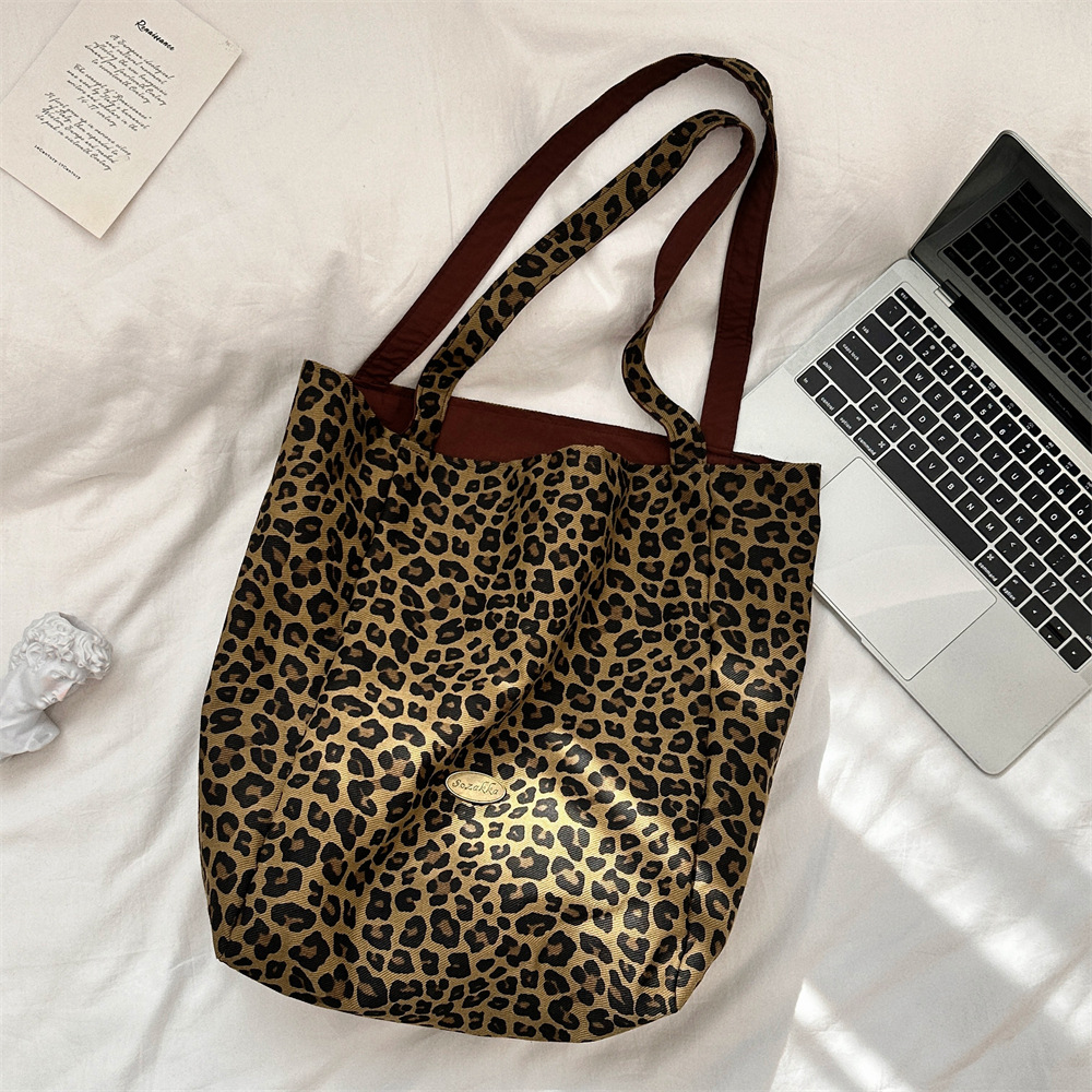49252 Leopard print single-shoulder bag, women's tote, large capacity canvas bag under the armpit, new autumn/Winter 2024 double bread bag Application Scenario