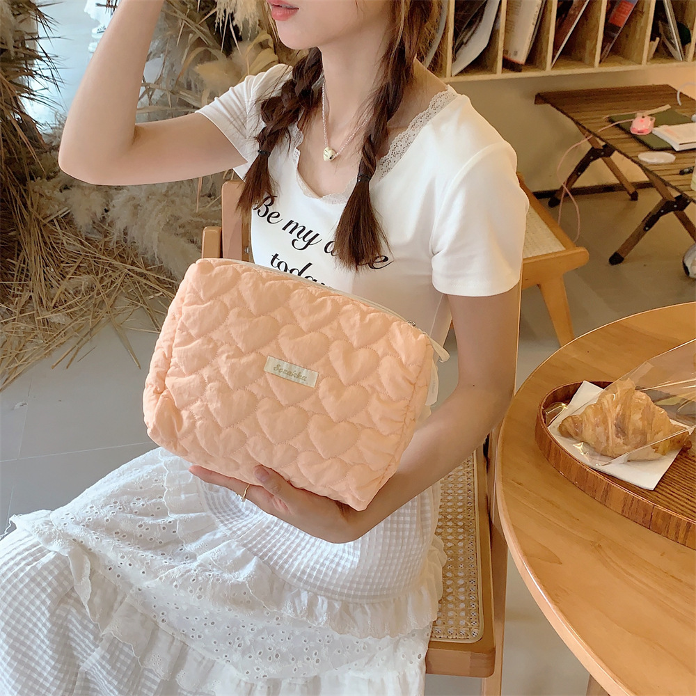 37293 New style makeup bag, large-capacity quilted cotton heart storage bag, cute and portable toiletry bag, shopping clutch bag Specification drawing
