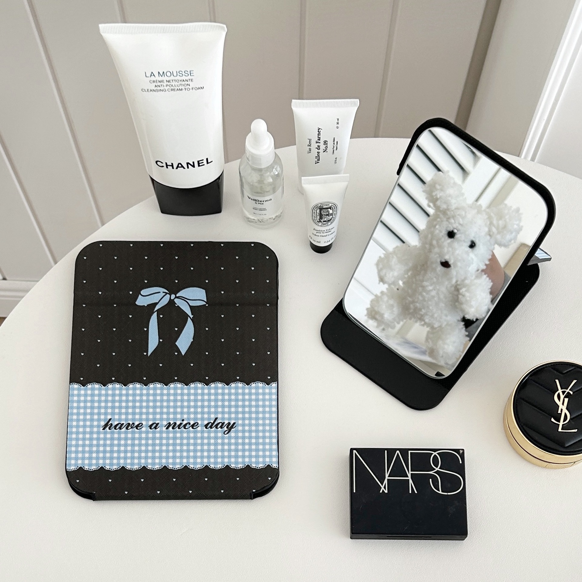 Blue checkered bow makeup mirror, high appearance level, folding mirror stand style, student dormitory, home, travel portable mirror details Picture