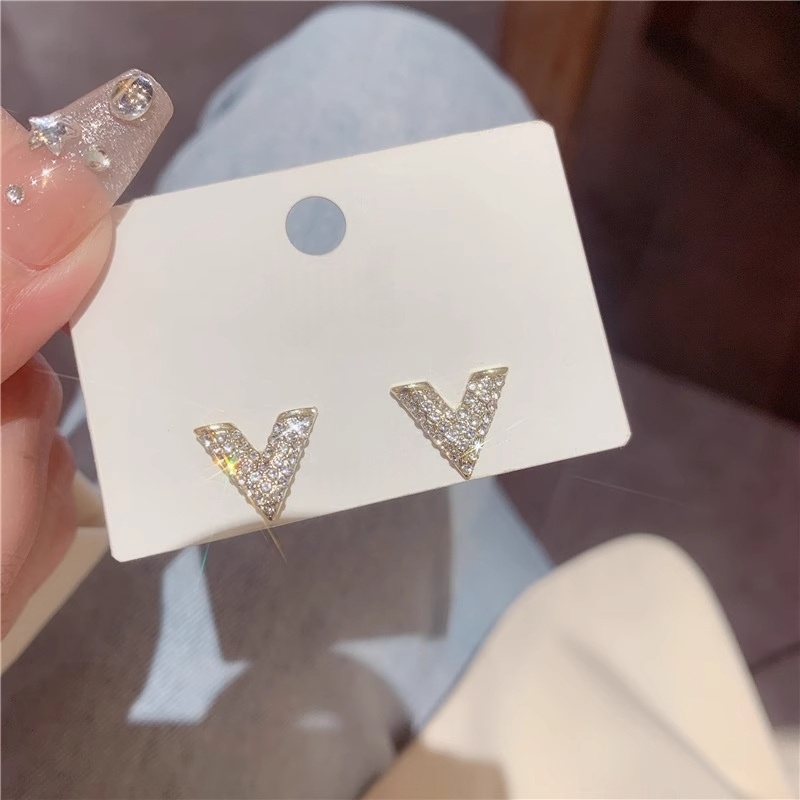 Xuhui brand exquisite and light luxury copper plated with real gold and zirconia 925 silver needle letter V stud earrings, fashionable and elegant details Picture