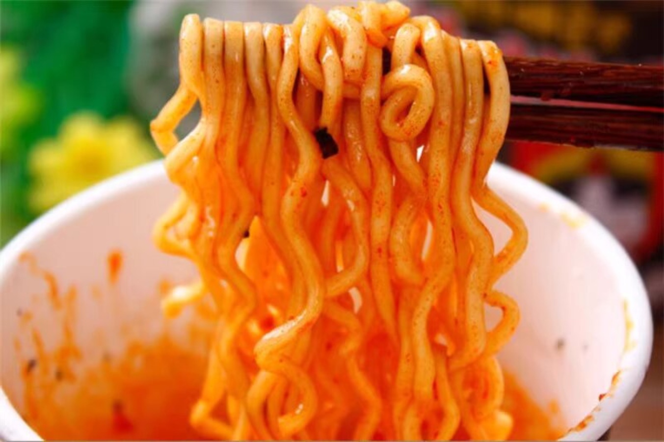 Free shipping for wholesale! Brother Bao's imported instant noodles, snacks, Korean Samyang Turkey Noodles, Spicy Chicken Flavor Cup Noodles 70G details Picture