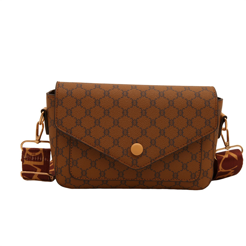 The 2024 new French minimalist single-shoulder crossbody small square bag features a fashionable, elegant, individualistic, retro and niche design for commuting Item Picture