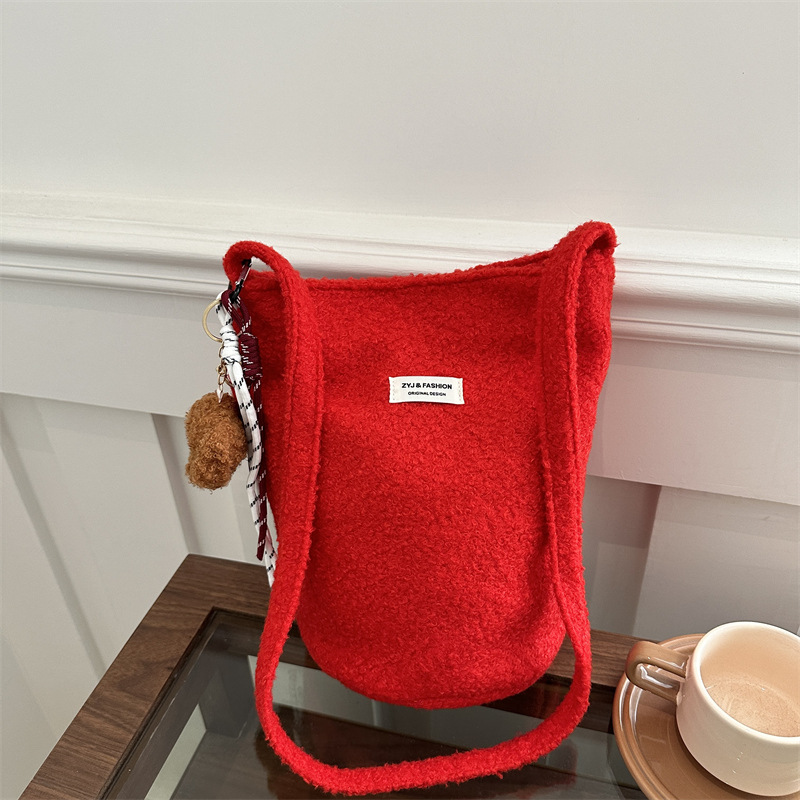 This is a new 2024 autumn collection of Korean-style, fresh and retro bucket bag with a unique, trendy and niche design. It is a single-shoulder crossbody bag full figure