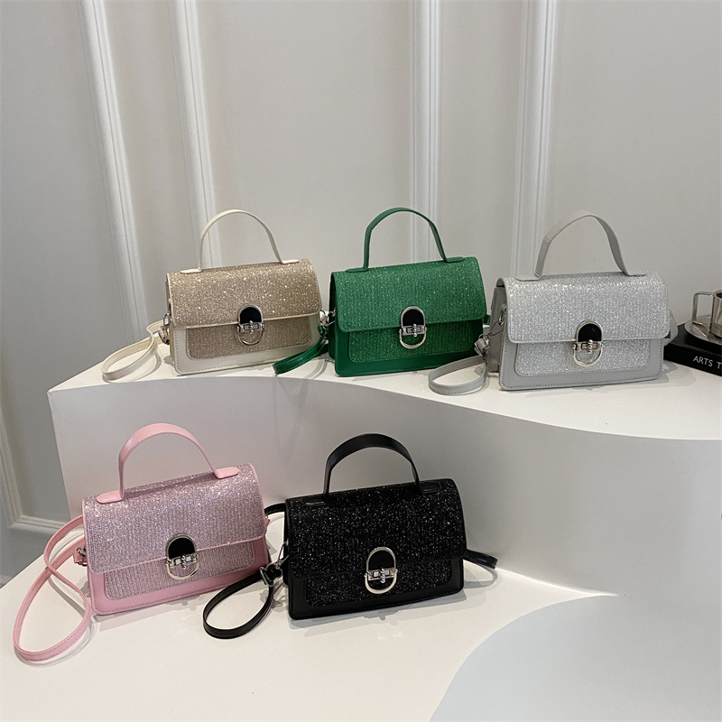 Korean urban simple, fashionable and individual small square underarm bag 2025 new style elegant women's bag Application Scenario