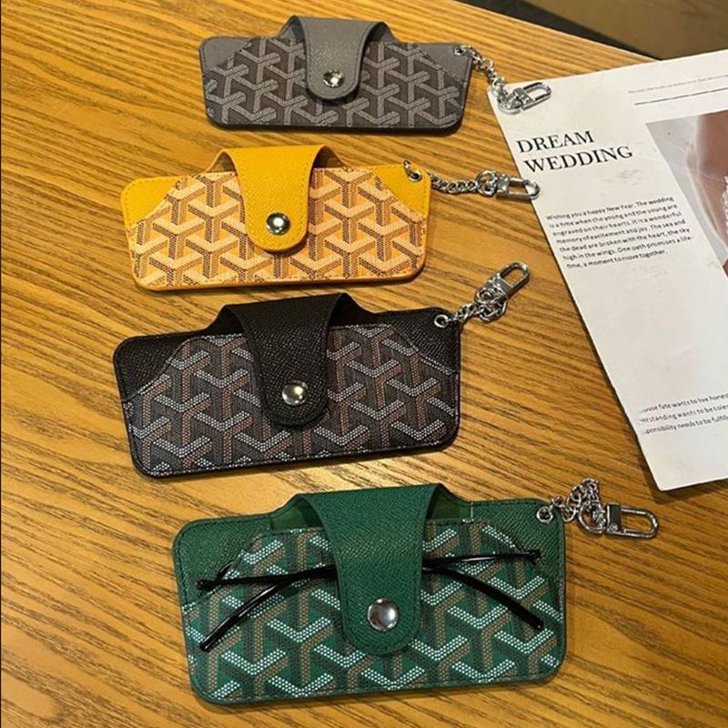 Portable sunglasses storage bag, fashionable and pressure-resistant myopia lens protective case, INS universal glasses case pendant full figure