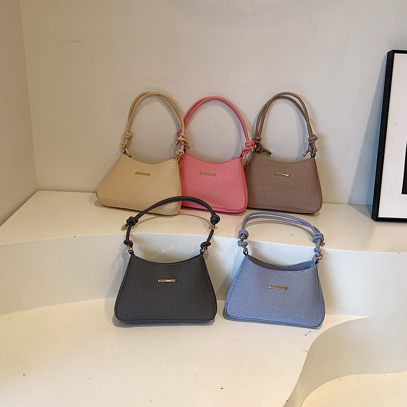 High-end style 2024 new trendy women's bag for autumn and winter, simple and versatile commuting single-shoulder bag, high-quality and niche underarm bag Application Scenario