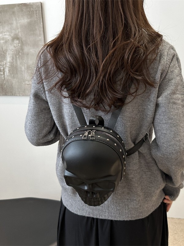 The 2024 new stylish men's and women's personalized and trendy three-dimensional skull backpack is a fashionable and casual travel bag Specification drawing