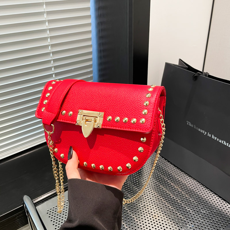 A new 2025 women's niche solid color versatile single-shoulder crossbody bag with riveted flap, suitable for cross-border use full figure