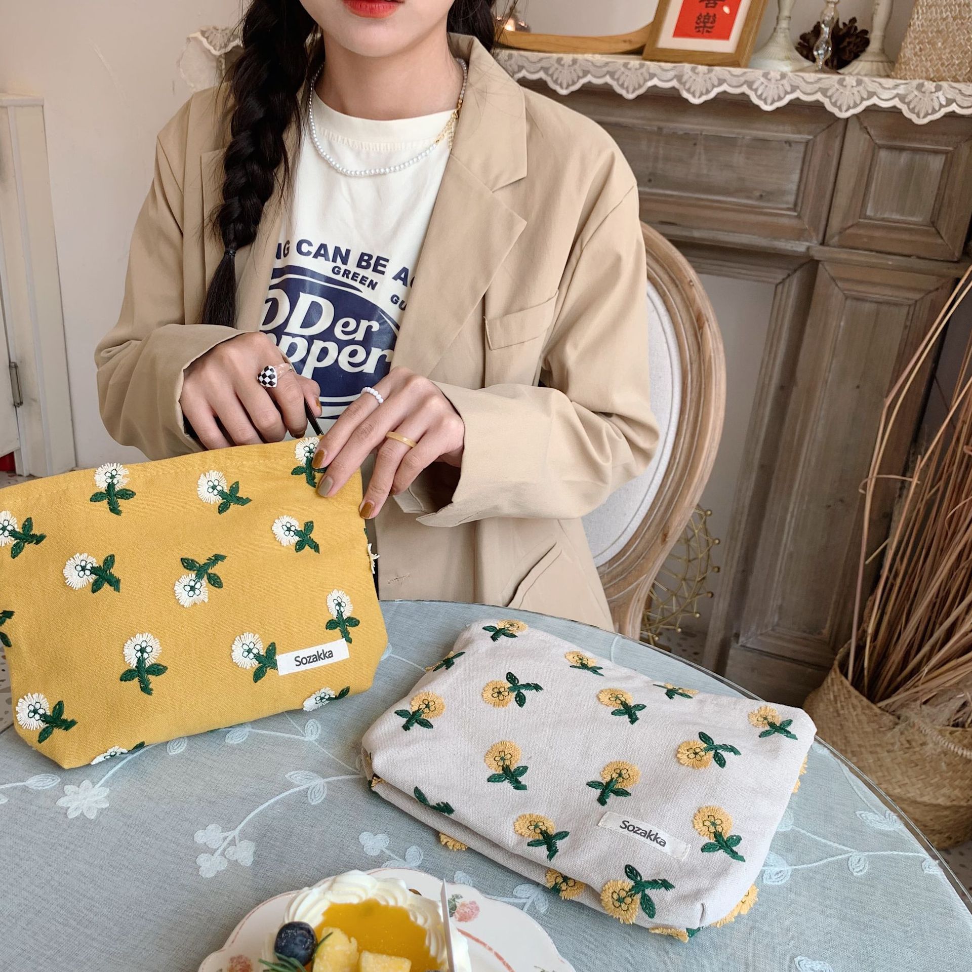 2361 Embroidered Cosmetics, small flower makeup bag, clutch bag, artistic and fresh storage bag, Korean style organizing Instagram details Picture