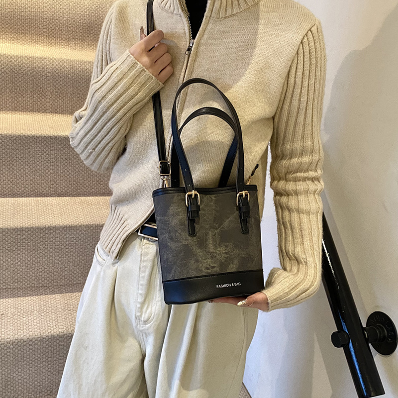 2025 High-end retro small bag, women's bag, popular and versatile bucket bag, commuter hand and shoulder crossbody bag details Picture