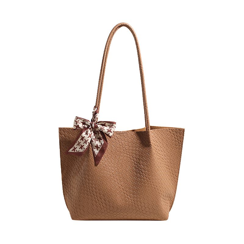 High-end woven pattern versatile handbag for women 2024 winter new silk scarf large capacity underarm bag for women Item Picture