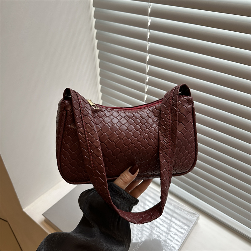Forest-style simple and high-end quality baguette underarm bag for women 2025 new versatile woven single-shoulder handbag full figure
