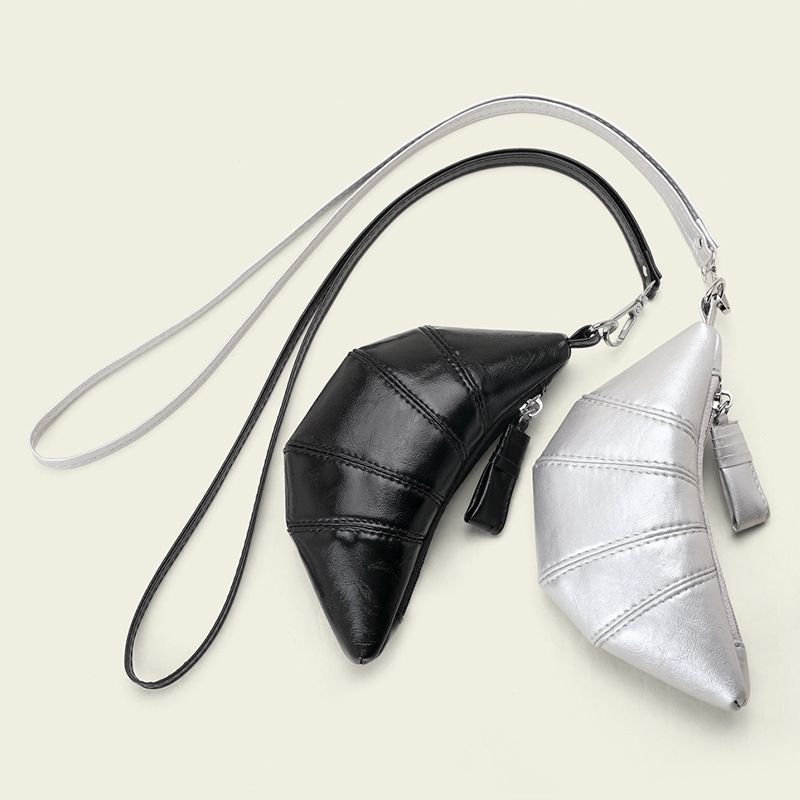 "2024 ~ So cool!" A niche design leather mini croissant croissant bag with a retro and exquisite lanyard pocket full figure
