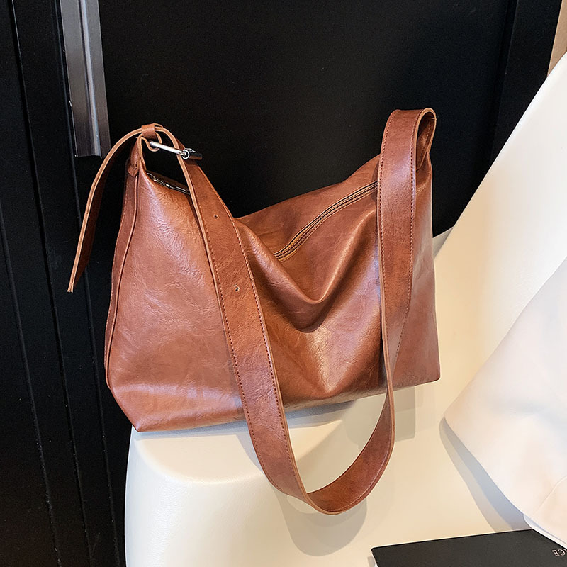 Large-capacity women's crossbody bag, 2025 new style, fashionable and high-end single-shoulder bag, spring commuting bag, large bag full figure