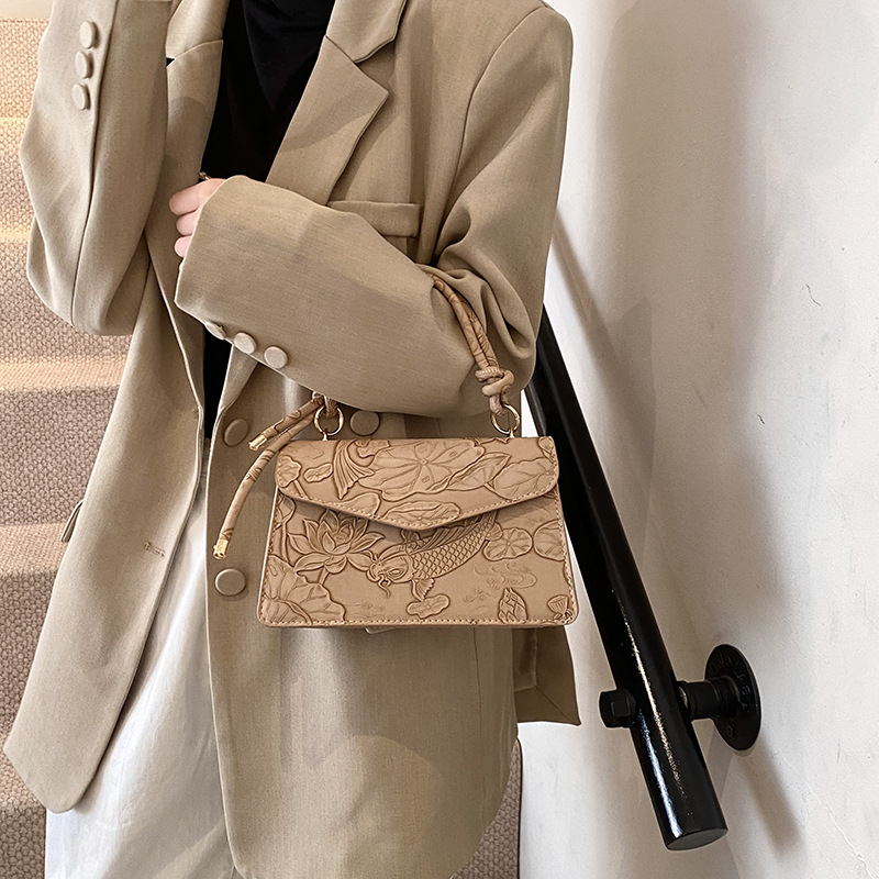Cross-border retro-textured hand-held small bag for women, 2025 new niche embossed bag, simple and versatile single-shoulder crossbody bag details Picture