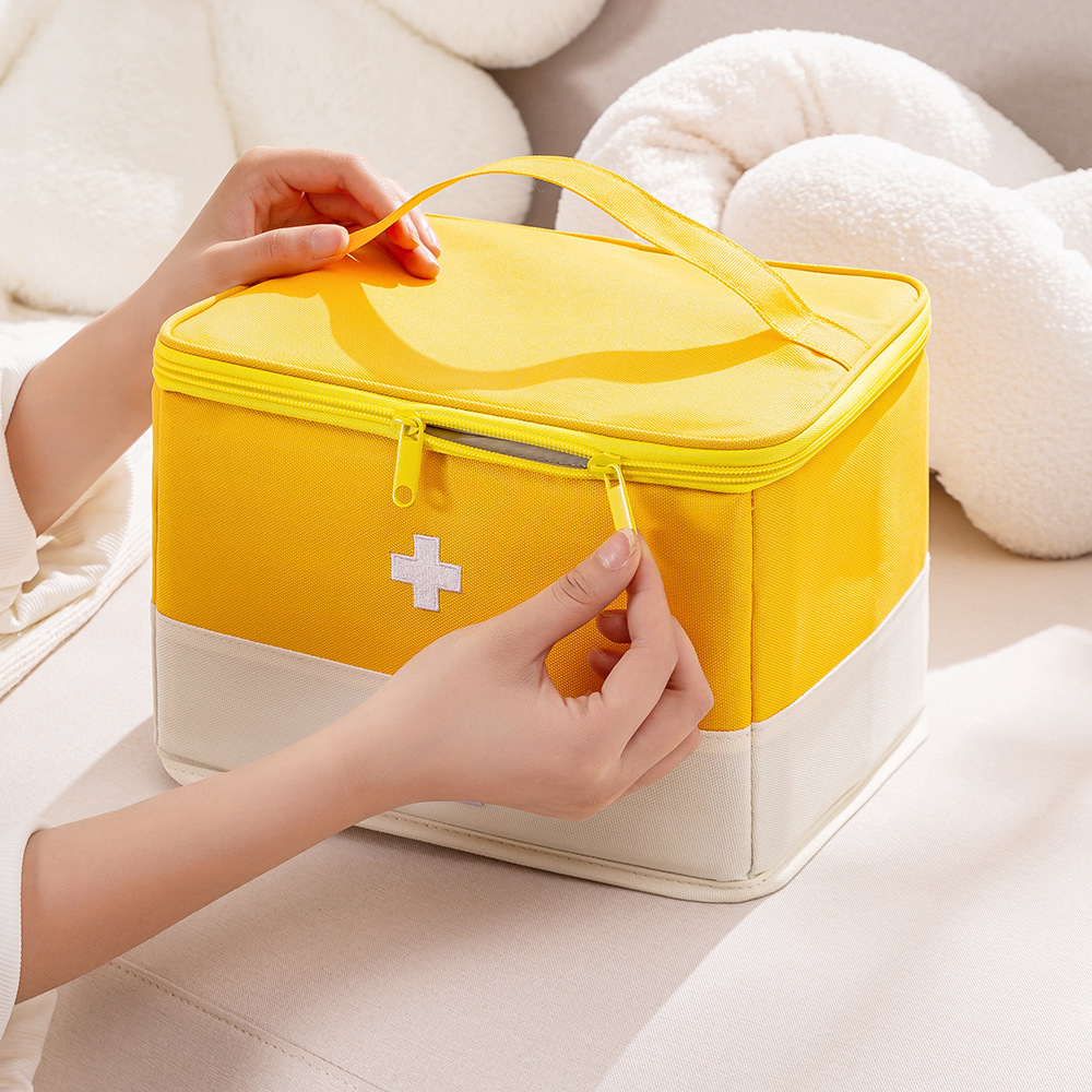 New folding medicine box, large-capacity classified medical kits, dust-proof and moisture-proof first aid kits, travel and home medicine storage bags Application Scenario