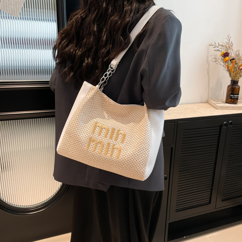 A fashionable and trendy single-shoulder bag for women in spring 2025, a simple tote bag with a sense of high-end commuting crossbody for women details Picture