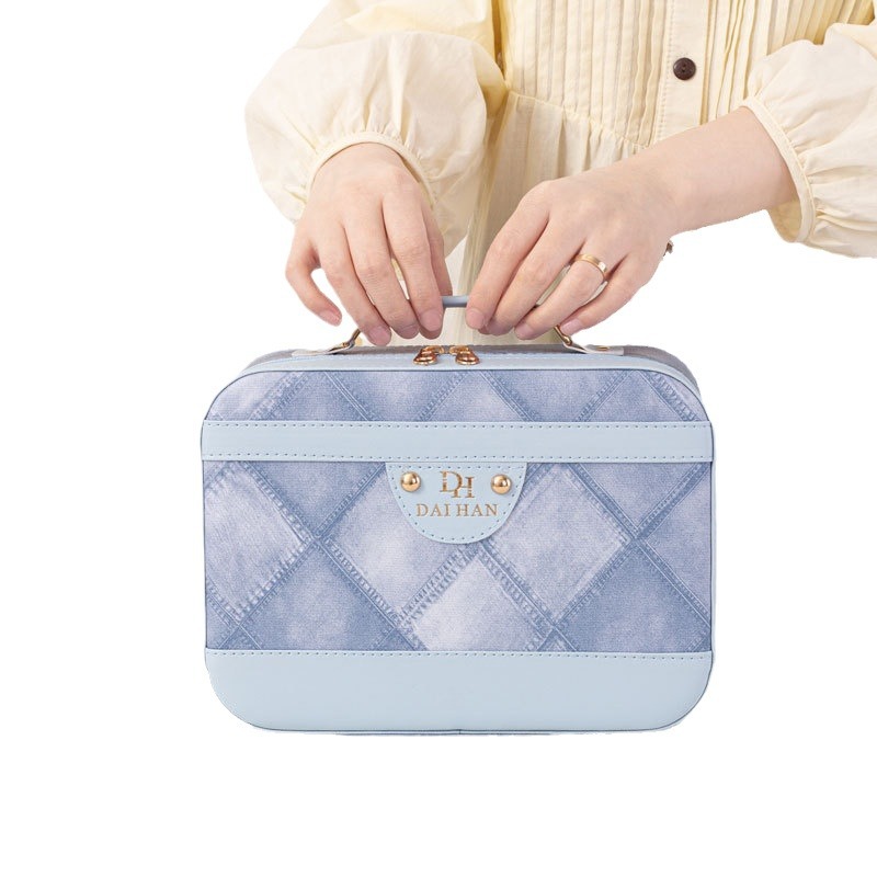 Wholesale of new fashionable large-capacity makeup bags, portable toiletry bags, souvenirs and hand-held makeup cases by beauty experts Item Picture