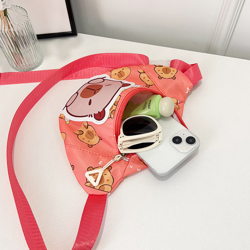 Capibara children's bags for boys and girls, casual and cute coin purs, children's outdoor storage, single-shoulder crossbody backpack Application Scenario