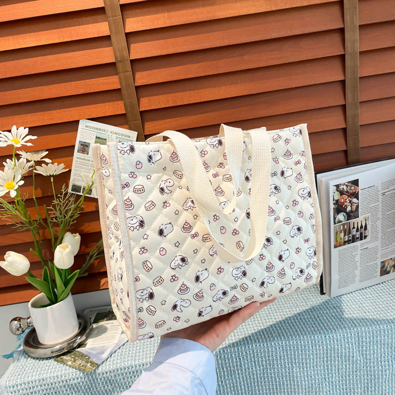 New Japanese-style quilted checkered bow print women's makeup bag, travel toiletries and makeup supplies storage bag Application Scenario