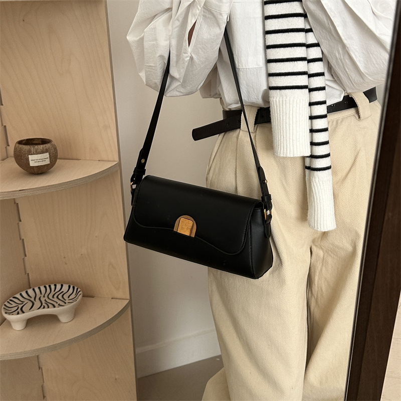 Baguette underarm bag for women 2025 Spring New style, a high-end small square bag for women, a retro commuting single-shoulder bag Specification drawing