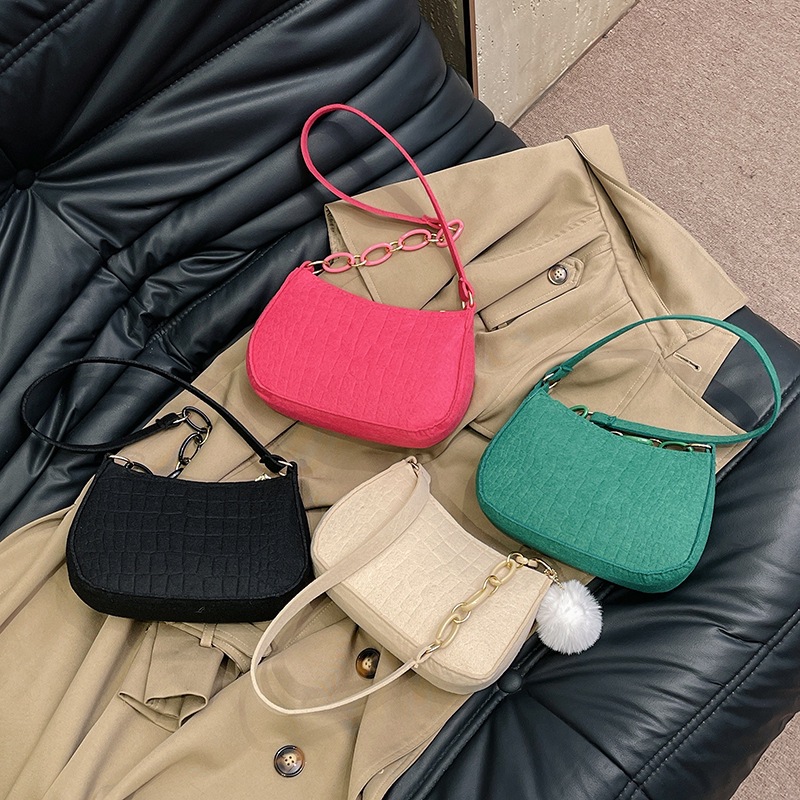 Casual crossbody bag 2024 New trendy and fashionable small square bag, popular small crossbody bag, simple single-shoulder casual underarm bag full figure
