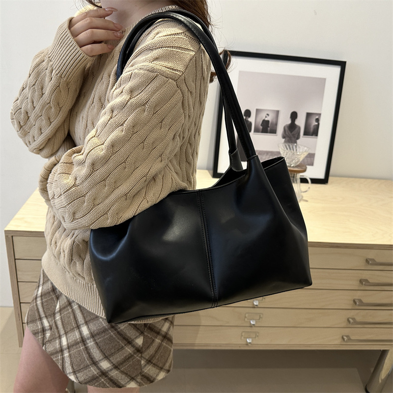 In 2024, a new niche design women's bag, a tote bag, is a casual, large-capacity, elegant and stylish winter single-shoulder bag Specification drawing