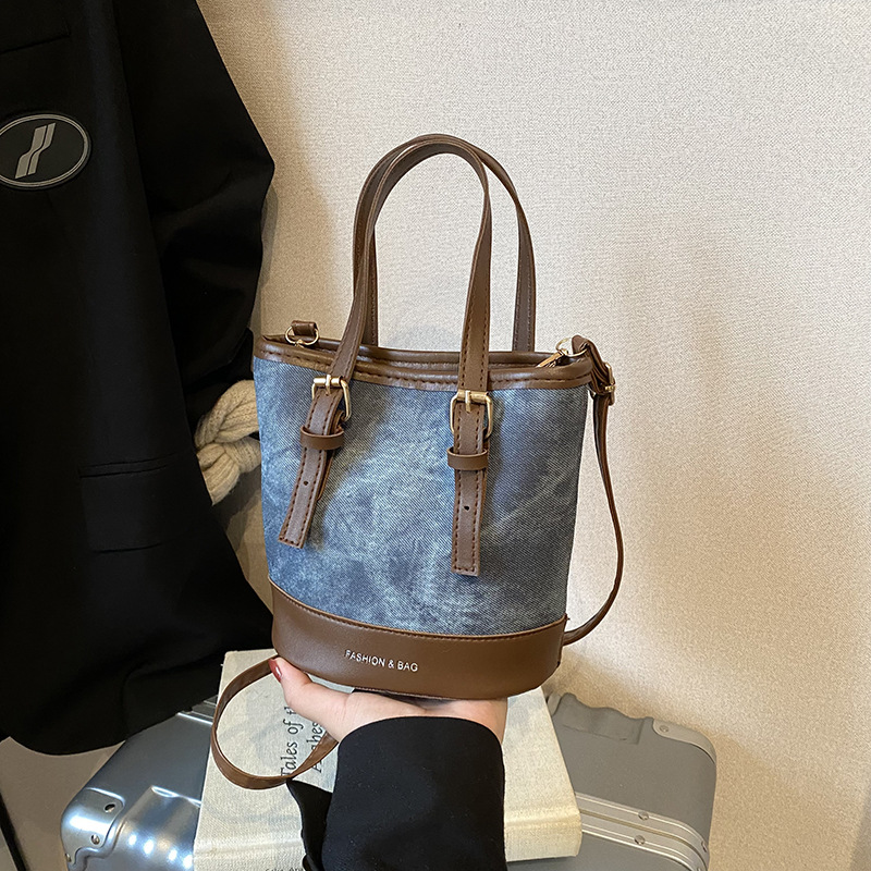 2025 High-end retro small bag, women's bag, popular and versatile bucket bag, commuter hand and shoulder crossbody bag full figure