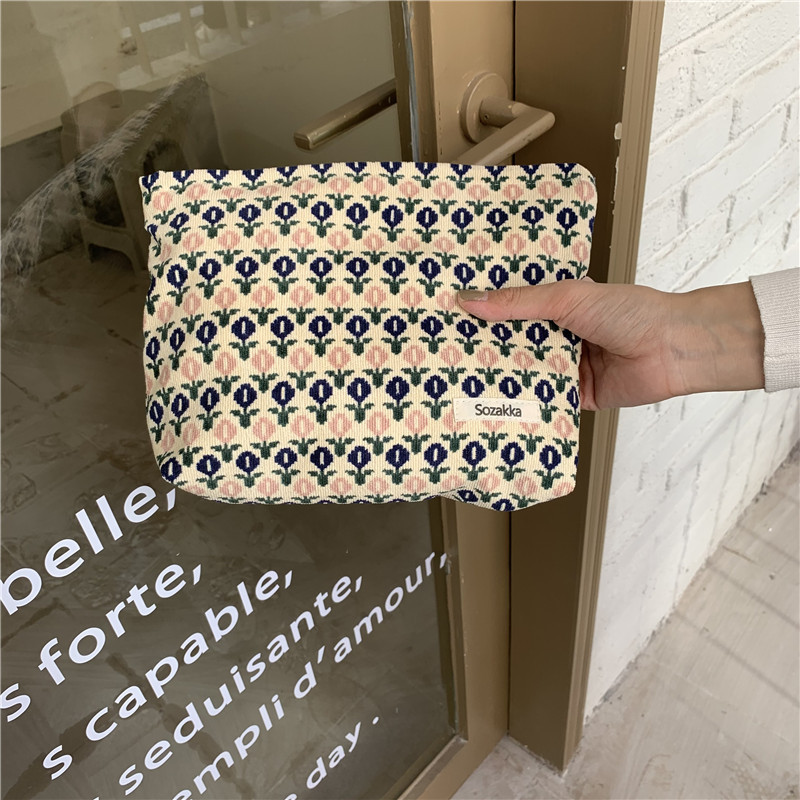 112293 cosmetic bag, women's portable corduroy retro flower, hand in hand, carry the portable toiletry bag and mobile phone storage bag Specification drawing
