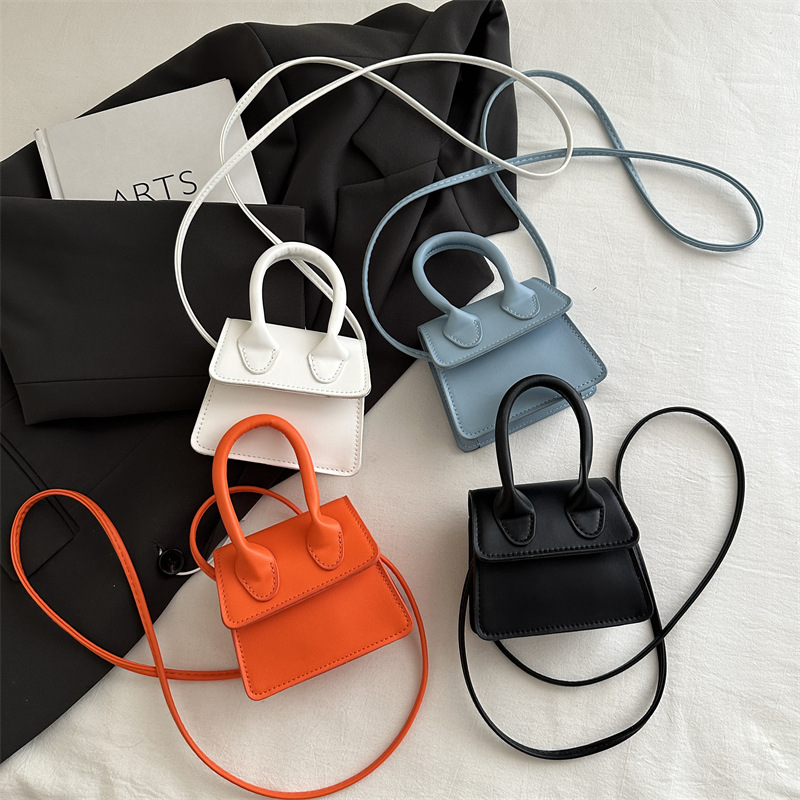 High-end texture solid color simple mini bag, versatile handbag, niche retro single-shoulder crossbody bag, women's bag Application Scenario