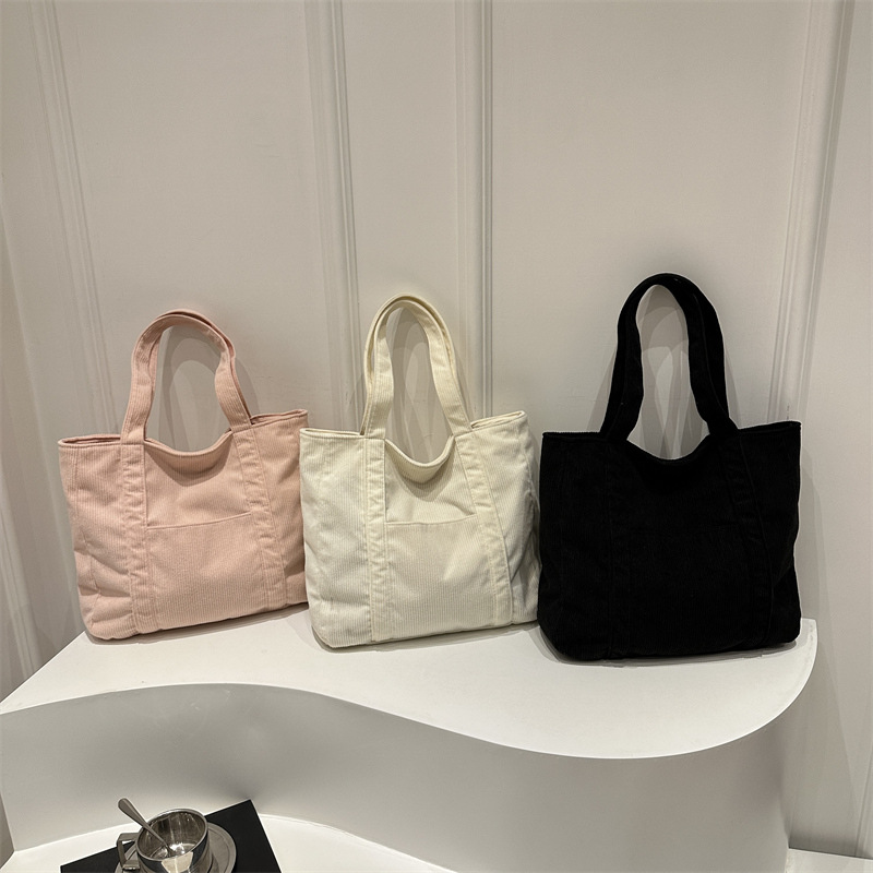 A niche design Japanese spring commuting thickened corduroy tote bag, a casual and artistic underarm bag, and a simple crossbody bag Application Scenario