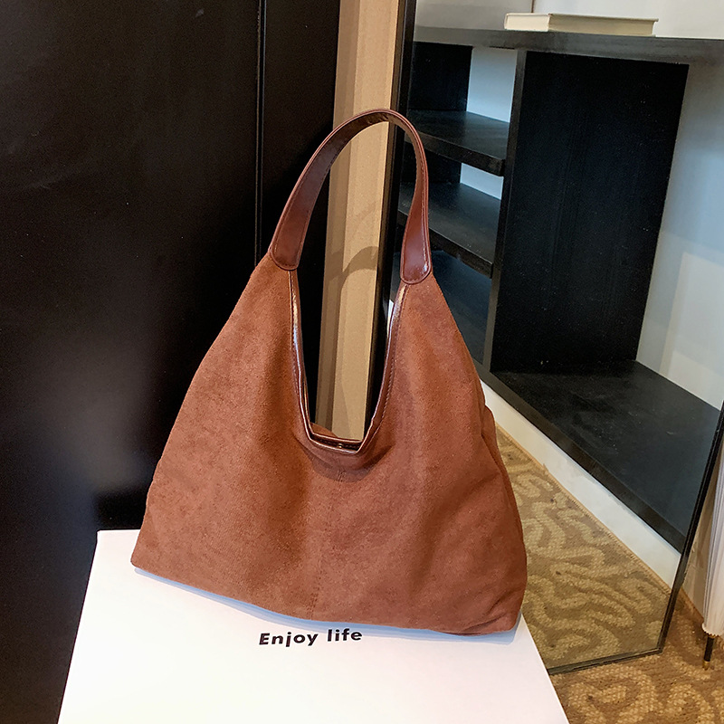 The popular leather fleece large-capacity tote bag for women's 2024 autumn and winter, a simple single-shoulder bag for commuting and a fashionable bucket bag full figure