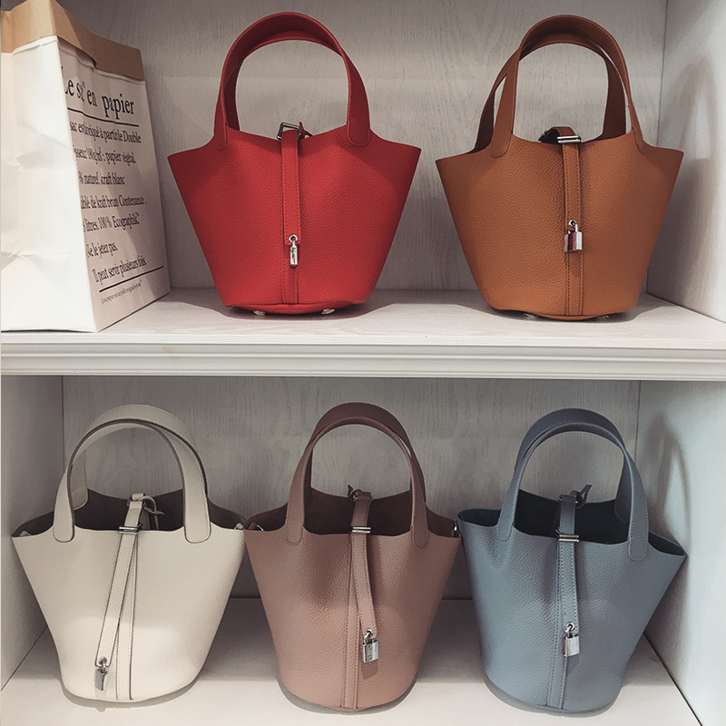 2025 New European and American bucket bag lock handbag, women's bag, large capacity single-shoulder crossbody pu bag full figure
