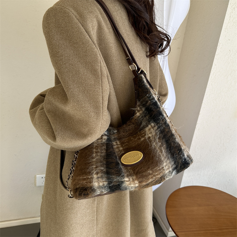 Large-capacity checkered backpack, versatile new shoulder bag, high-end, simple and niche casual tote bag handbag details Picture