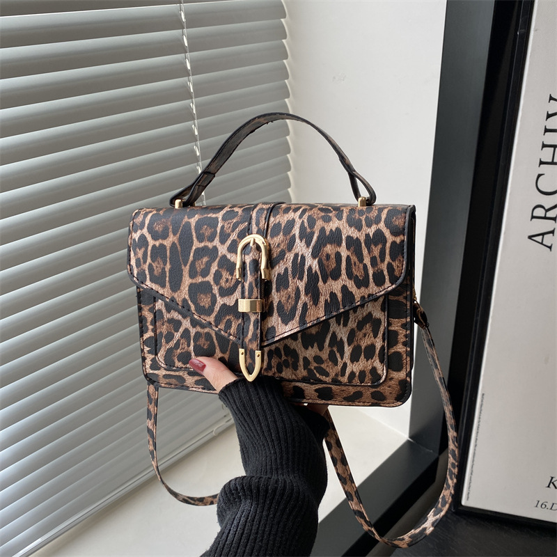 Small square bag, leopard print bag, fashionable small bag, stylish and simple, 2024 new trendy single-shoulder bag, crossbody bag full figure