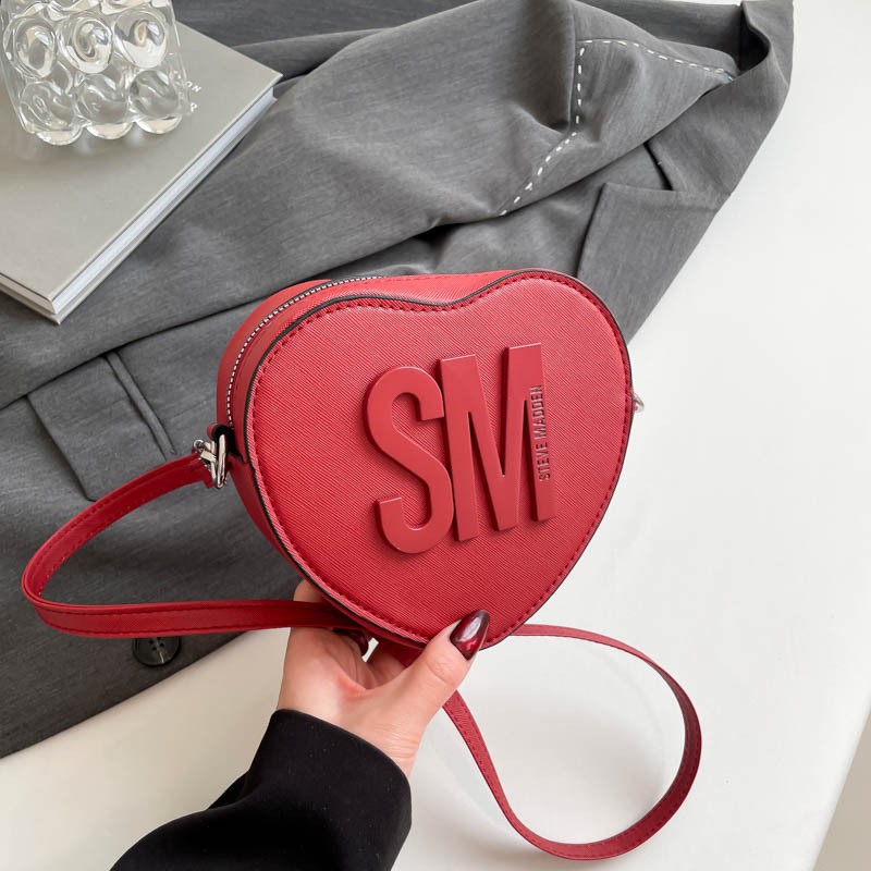 The new Spring 2025 ins heart-shaped bag is a trendy and stylish single-shoulder crossbody bag with a textured lettered cross-border fashion heart-shaped bag full figure