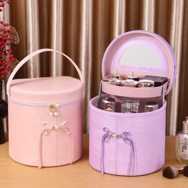 High-end Chinese-style oval bucket makeup bag with mirror, wedding souvenir suitcase, portable and festive storage box Application Scenario