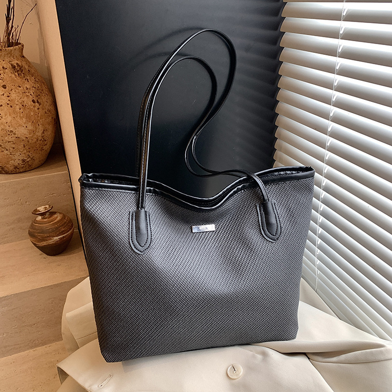 Cross-border high-end retro large-capacity single-shoulder bag for women 2025 new style, casual and versatile, commuting hand-carry underarm bag trend full figure