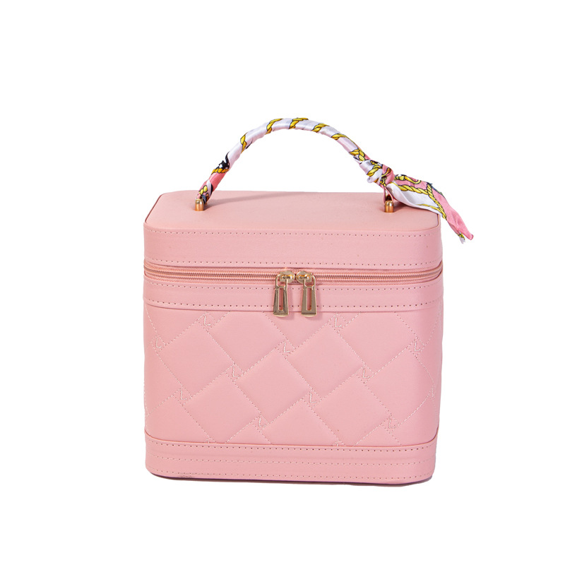 The new diamond-shaped embroidery thread makeup bag, portable hand-held makeup box, cosmetic storage box, and high-end souvenir Item Picture
