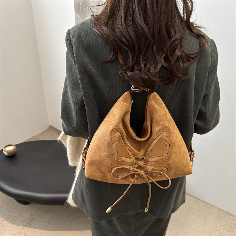 Butterfly's stylish, retro, simple and large-capacity 2024 winter new backpack, single-shoulder, crossbody and underarm tote bag for women full figure