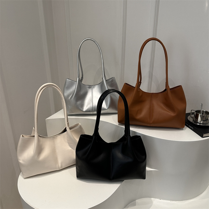 In 2024, a new niche design women's bag, a tote bag, is a casual, large-capacity, elegant and stylish winter single-shoulder bag Application Scenario