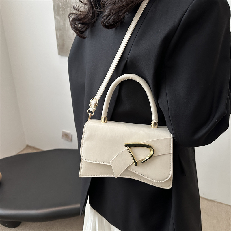A trendy retro casual fashion 2025 new style Korean-style solid color hand-held shoulder crossbody small square bag details Picture