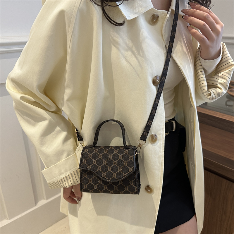 This 2024 new retro, simple and stylish autumn women's small square bag features a casual, trendy and elegant crossbody shoulder Specification drawing
