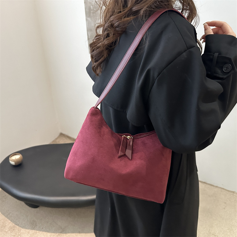 Underarm bag for women, large capacity, 2024 new winter niche design, high-end matte retro single-shoulder crossbody bag details Picture