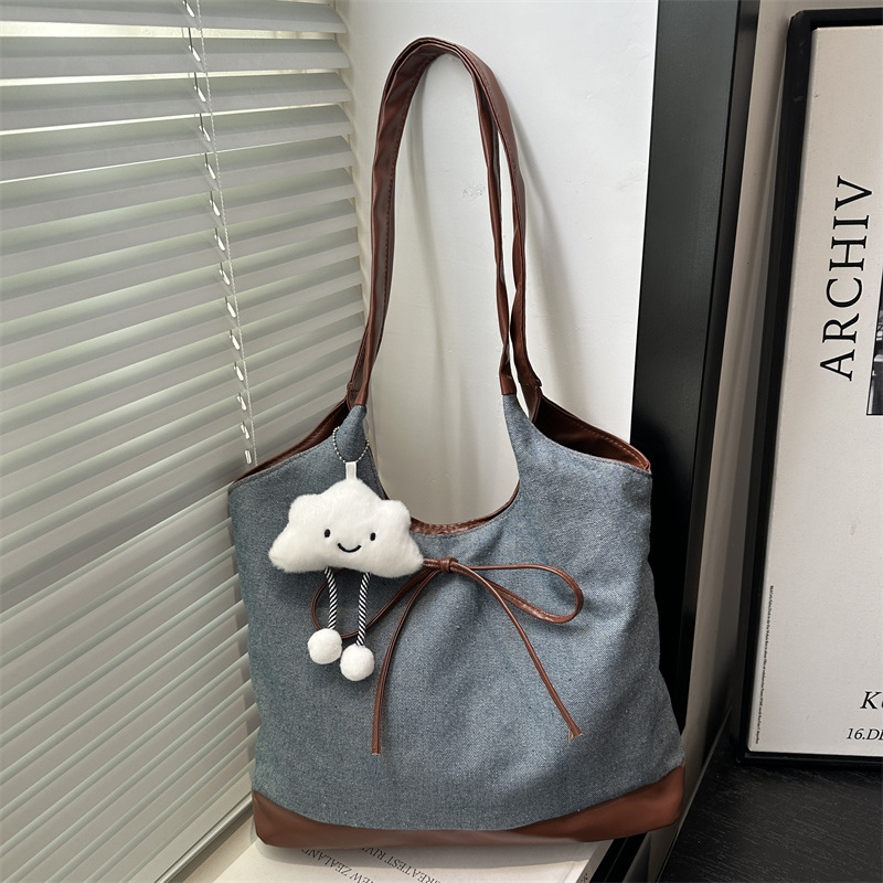 New large-capacity denim patchwork handbag, commuter tote bag, simple and laid-back style, versatile commuter crossbody bag full figure
