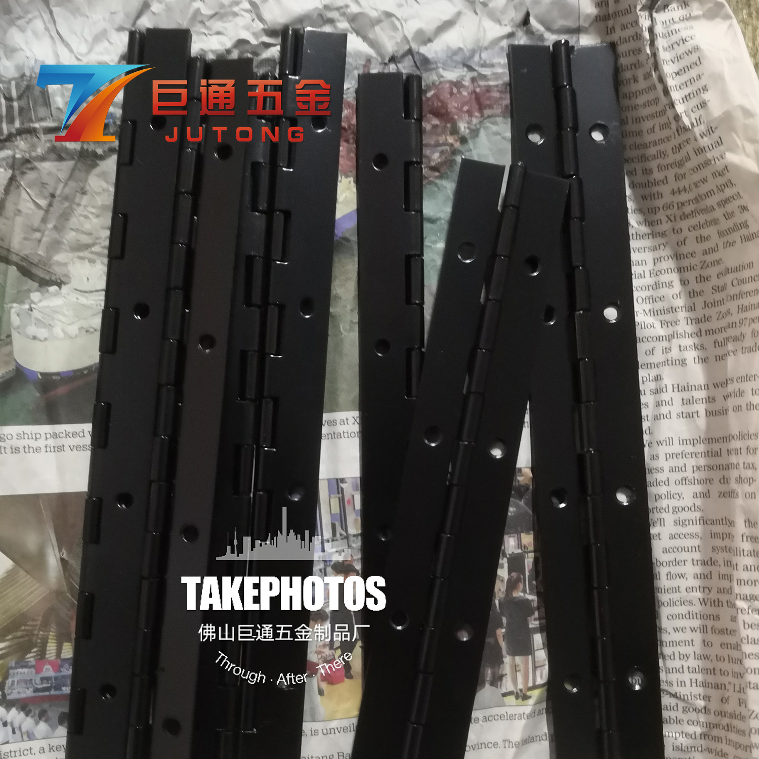 Jutong 1.2-inch iron electrophoretic black row hinge long hinge table and chair wooden box hinge piano hinge bright black Application Scenario