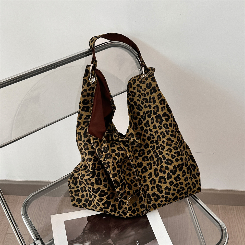 49252 Niche leopard print large-capacity double-sided canvas commuter tote bag, handbag, single-shoulder underarm bag, women's bag details Picture
