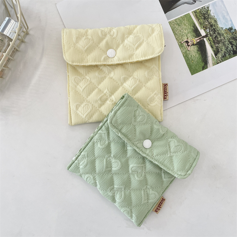 5492 Quilted Jacquard heart-shaped Sanitary Kit, Lipstick Storage Bag, Student Portable Menstrual Sanitary Napkin Organization Bag Specification drawing